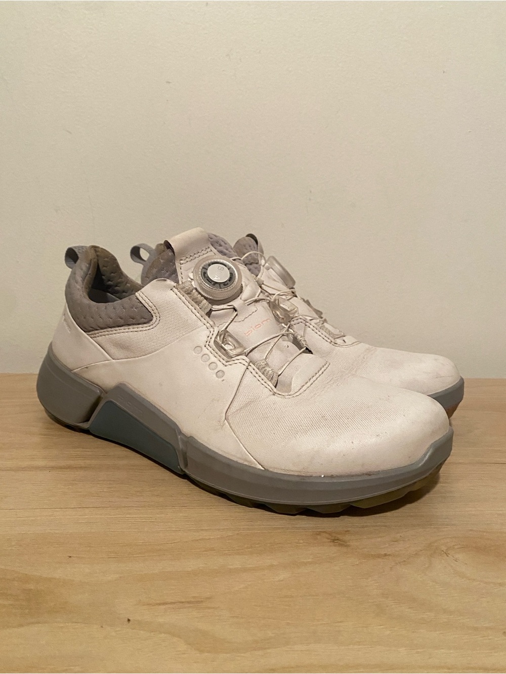 Ecco Women's White and Gray Athletic Golf Sneaker with Dial Fit 8-8.5